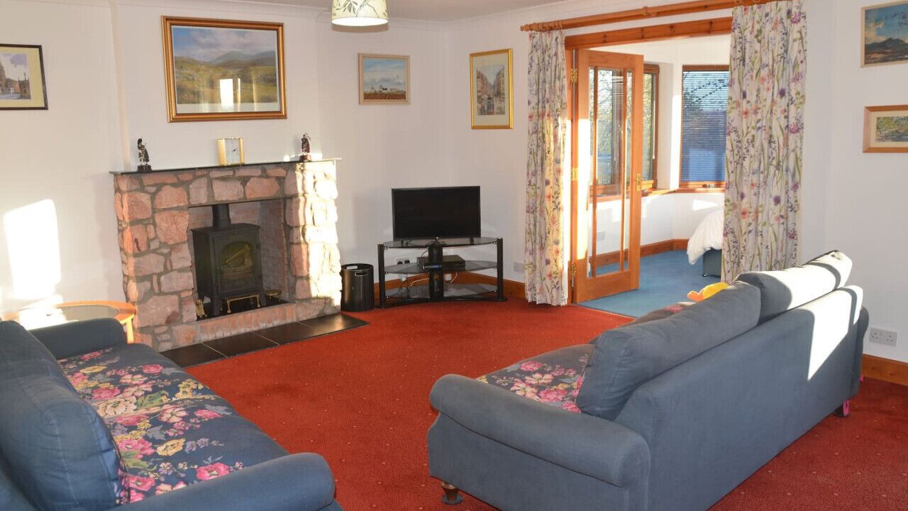 Photo of Livingroom in Mauchline