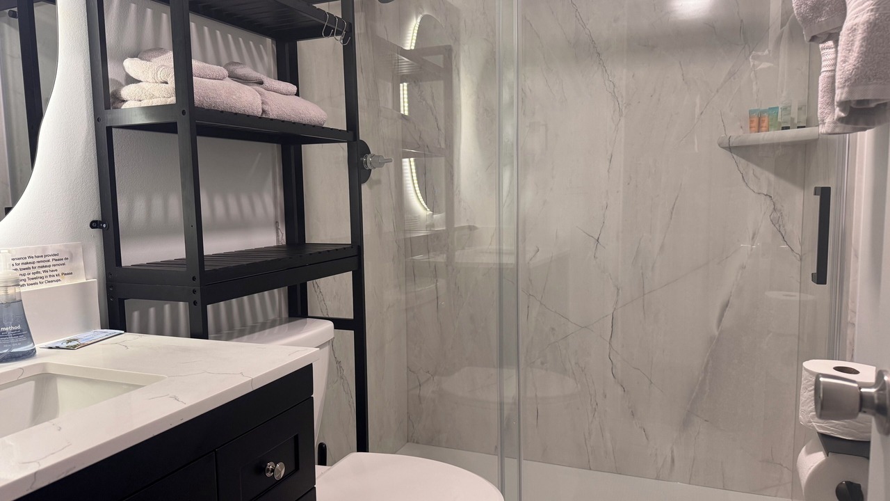 Photo of Bathroom in Lenox Park