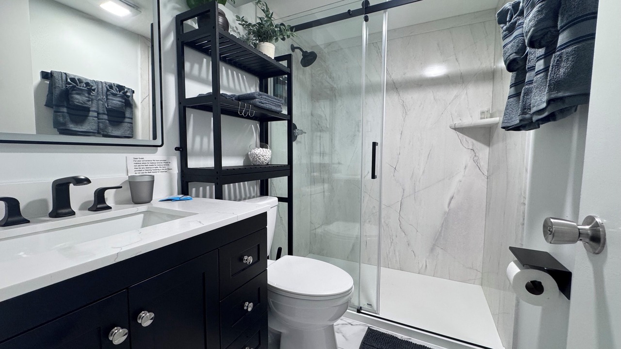 Photo of Bathroom in Lenox Park