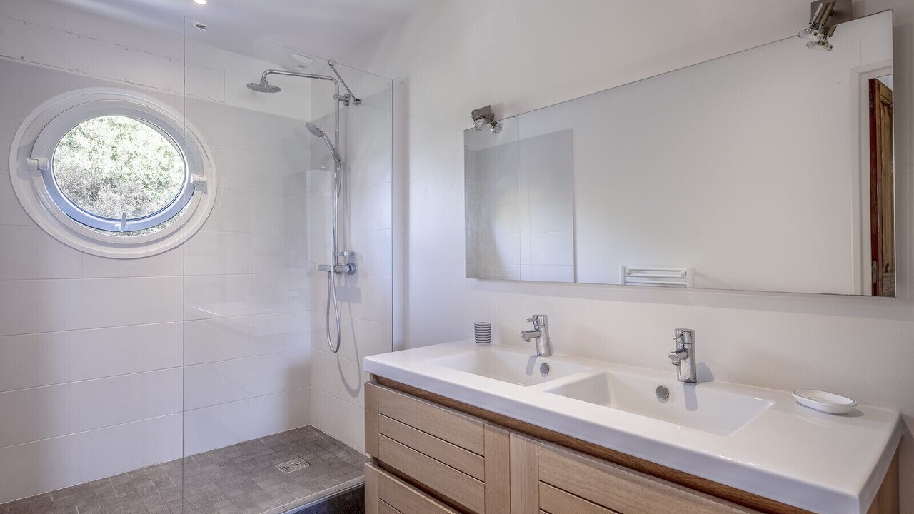 Photo of Bathroom in Pornichet