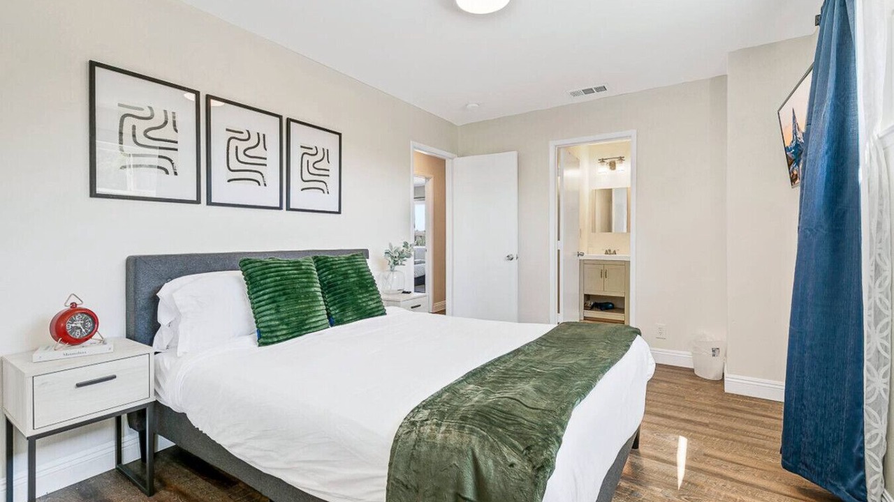 Photo of Bedroom in Midway City