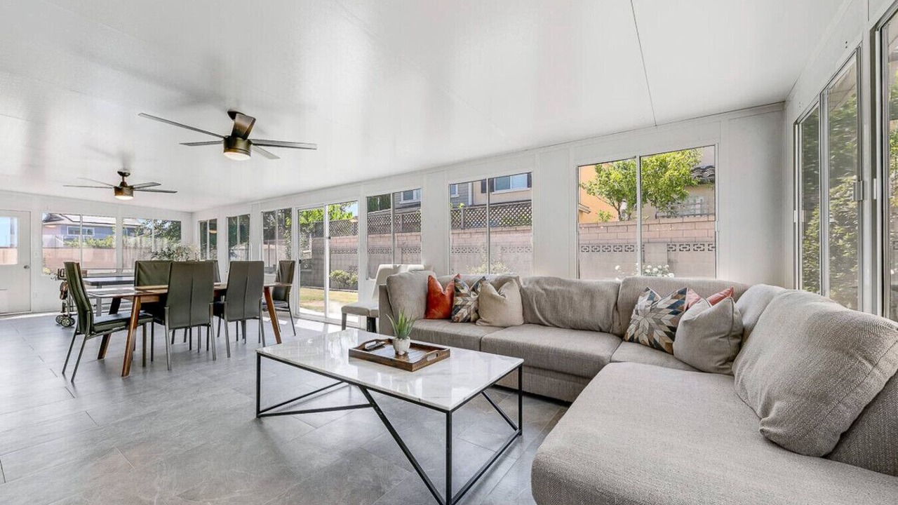 Photo of Livingroom in Midway City