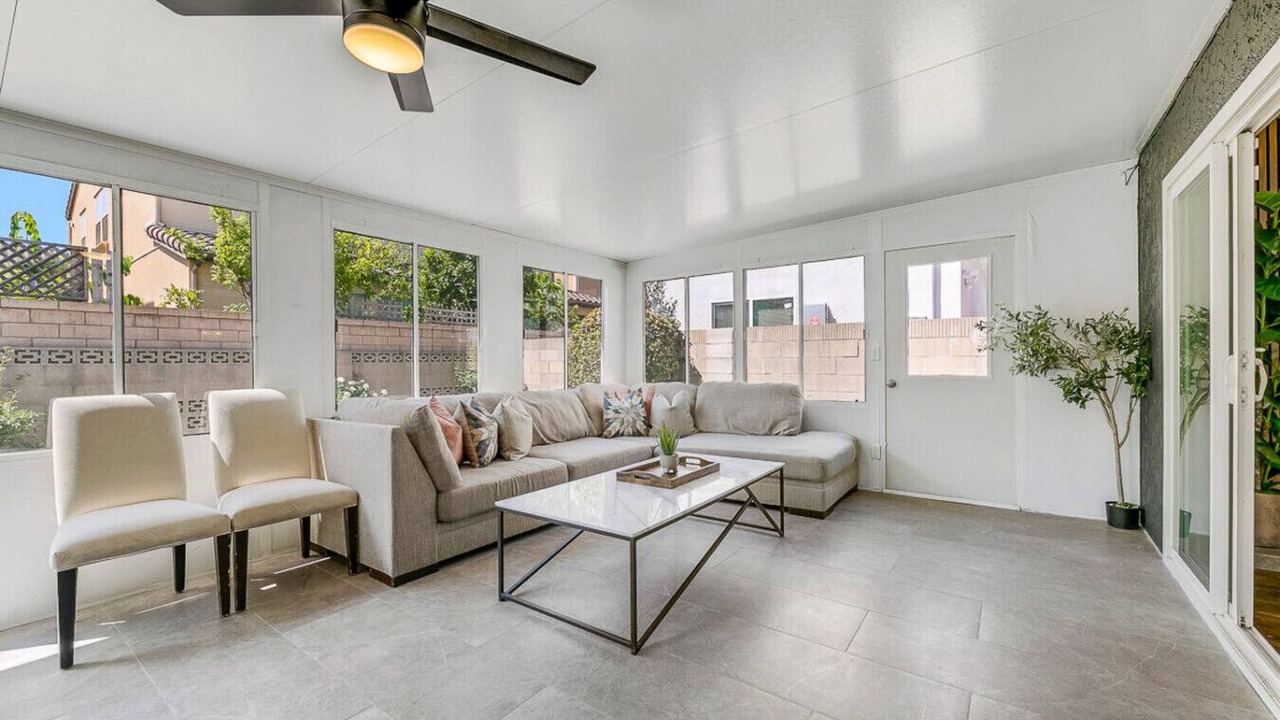 Photo of Livingroom in Midway City