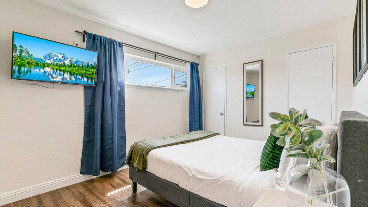 Photo of Bedroom in Midway City