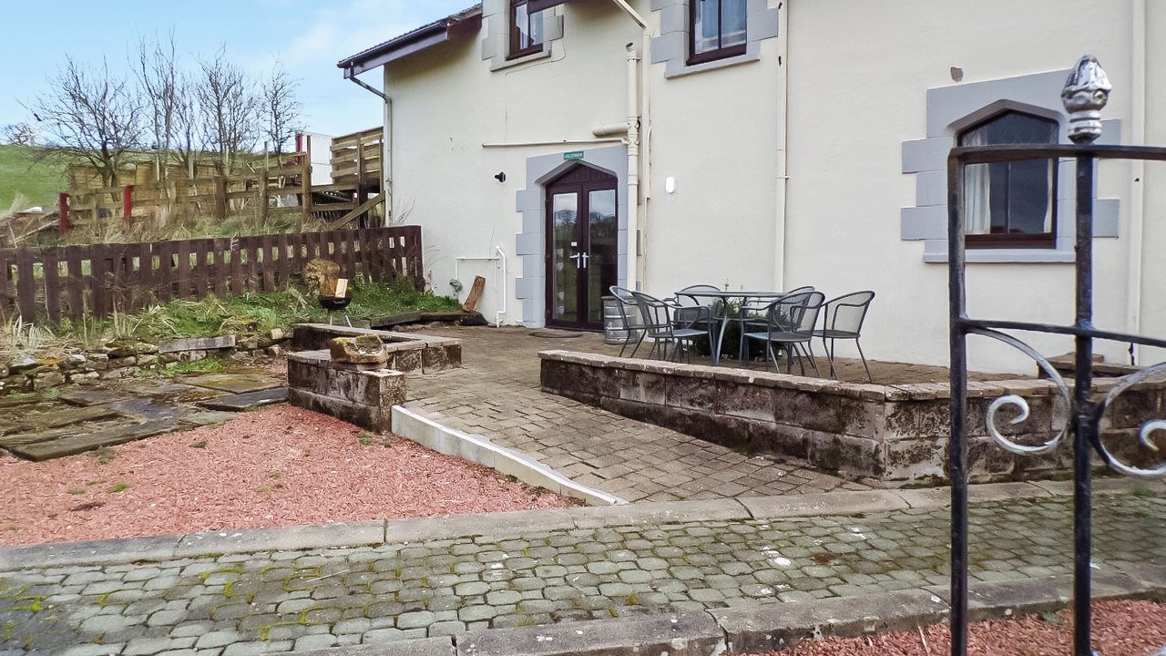 Photo of Outdoor in Wing