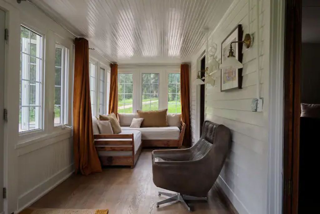 Photo of Livingroom in Deadwood