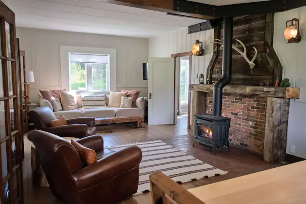Photo of Livingroom in Deadwood