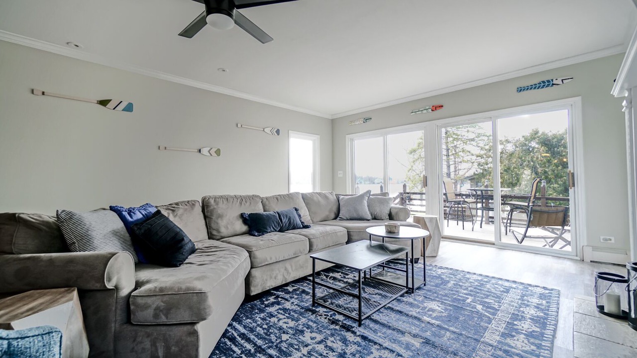 Photo of Livingroom in Fox Lake