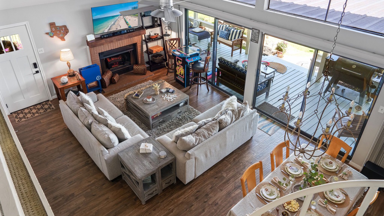 Photo of Livingroom in April Sound