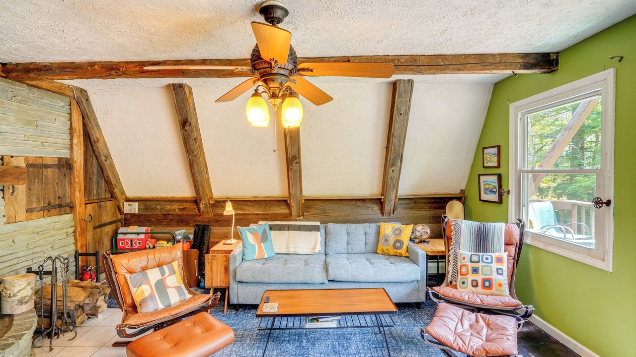 Photo of Livingroom in Becket