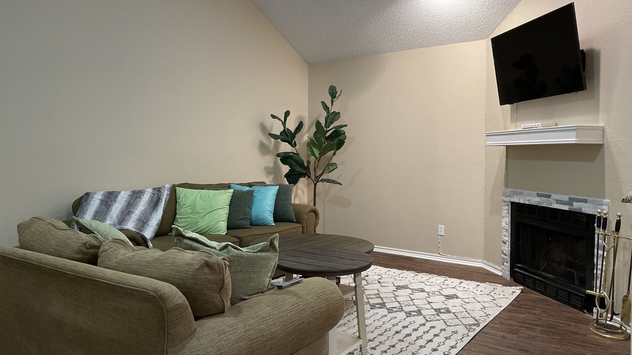 Photo of Livingroom in Far North Dallas