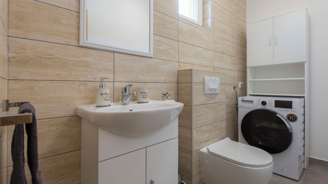 Photo of Bathroom in Topid