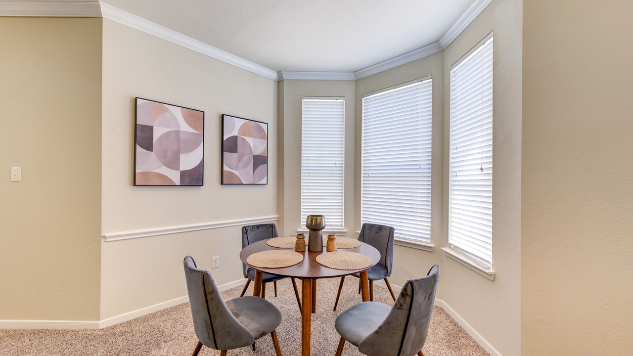 Photo of Livingroom in Alden Bridge