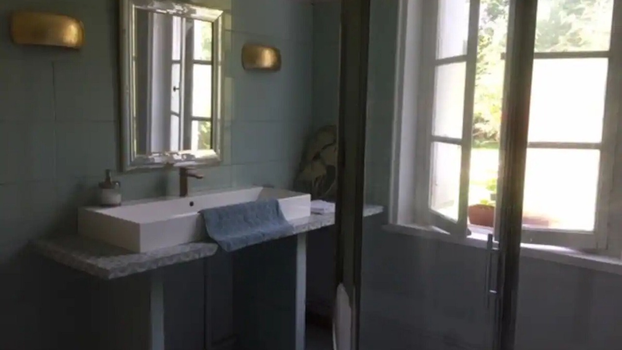 Photo of Bathroom in Canouville