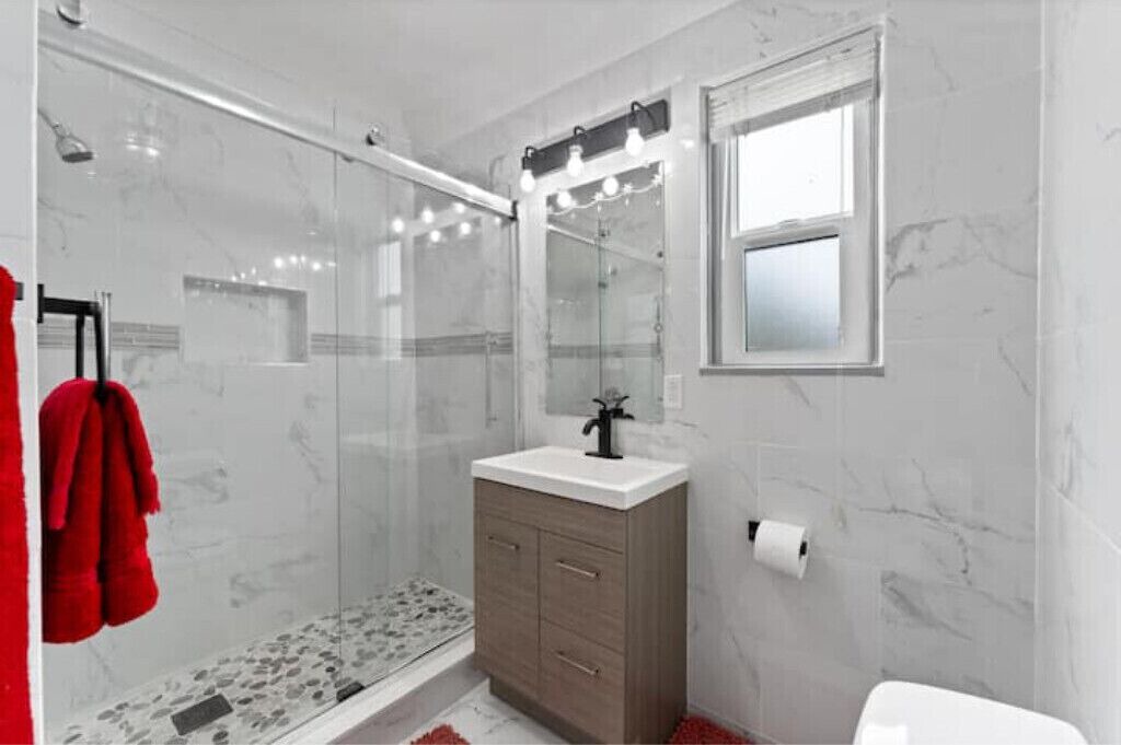 Photo of Bathroom in Carthay Circle