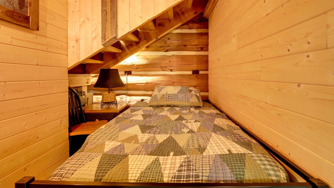 Photo of Bedroom in Hill
