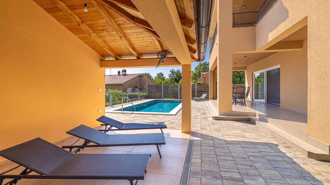 Photo of Outdoor in Risika
