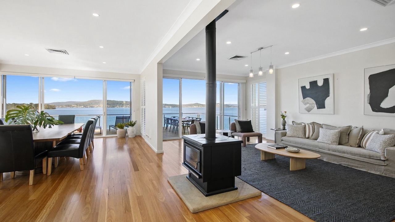 Photo of Livingroom in Point Clare