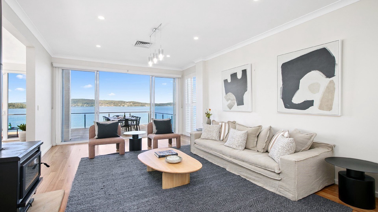 Photo of Livingroom in Point Clare