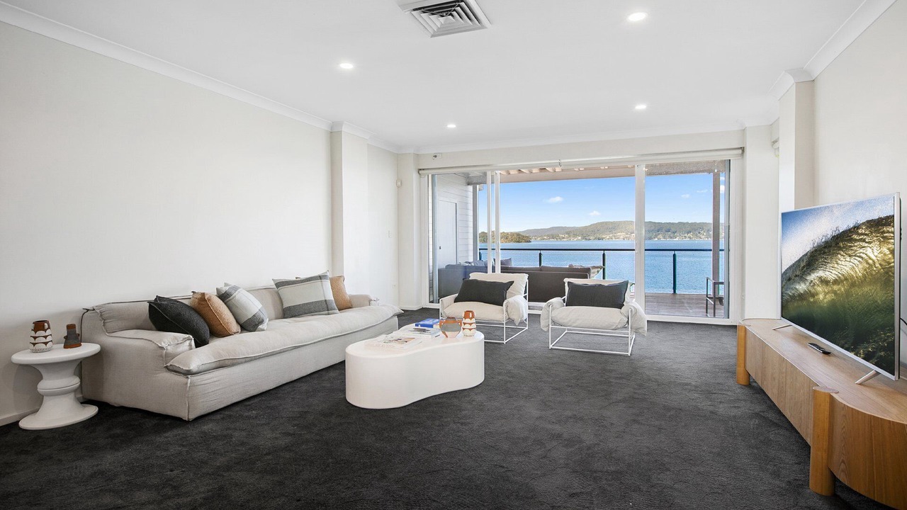 Photo of Livingroom in Point Clare