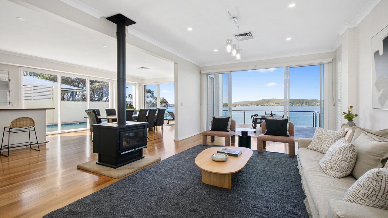 Photo of Livingroom in Point Clare