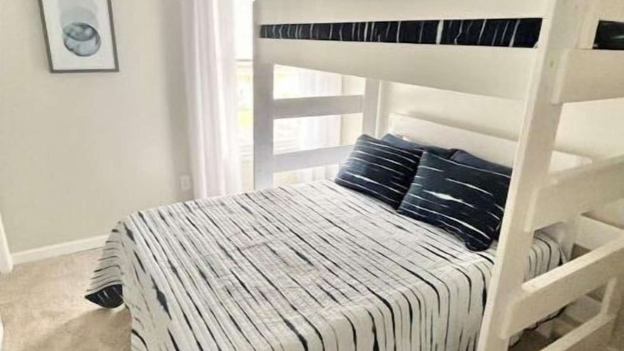 Photo of Bedroom in Lakeside