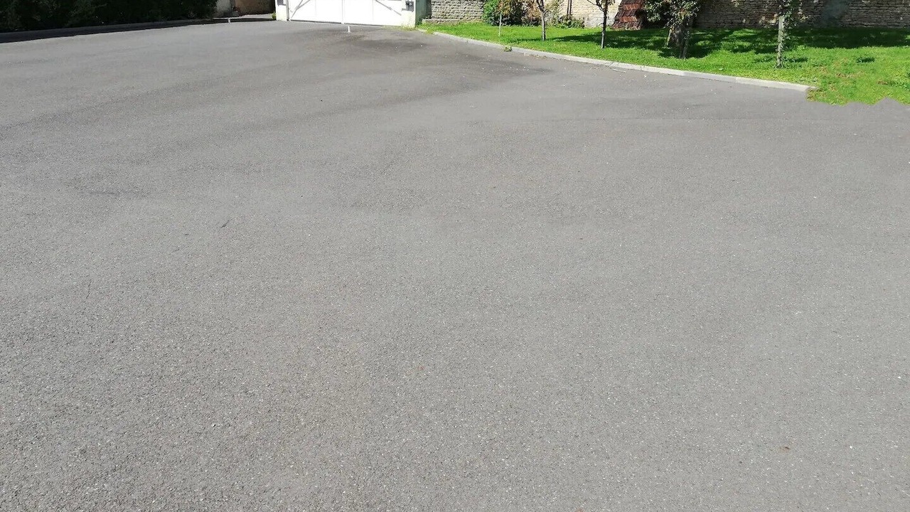 Photo of Outdoor in Moult