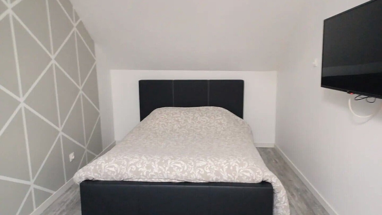 Photo of Bedroom in Moult