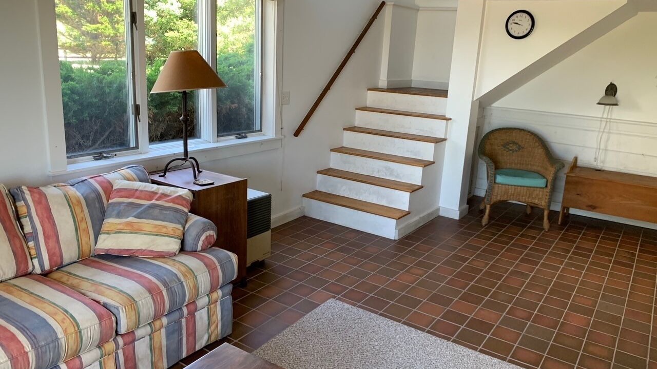 Photo of Livingroom in Indian Neck Heights