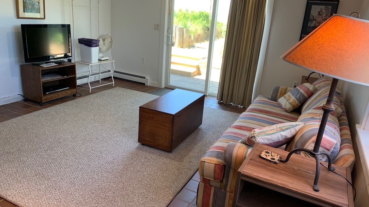 Photo of Livingroom in Indian Neck Heights