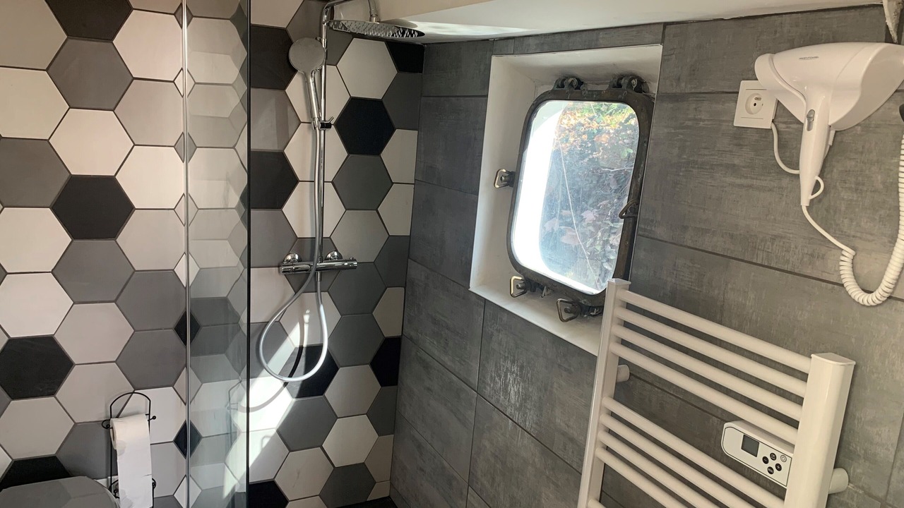 Photo of Bathroom in Minimes - Barriere de Paris