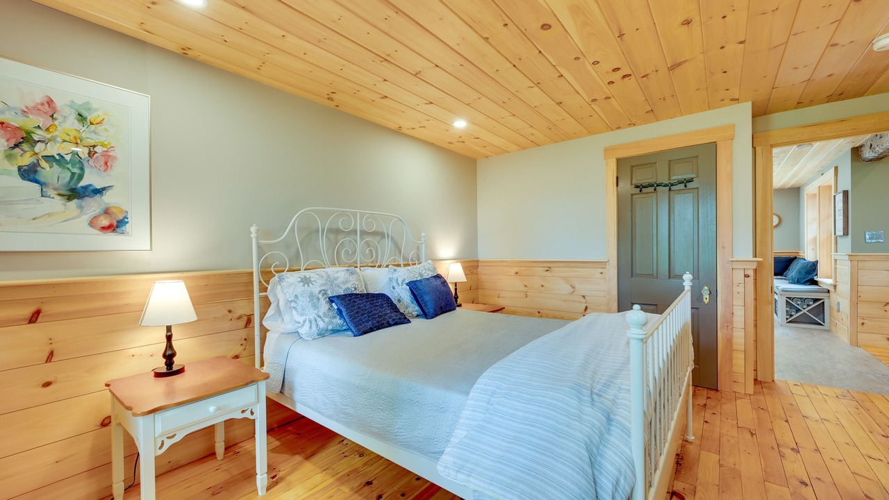 Photo of Bedroom in Center Lovell