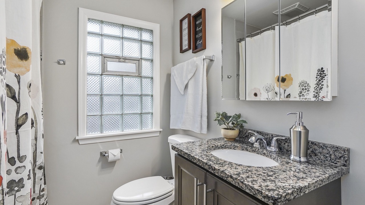 Photo of Bathroom in Flossmoor