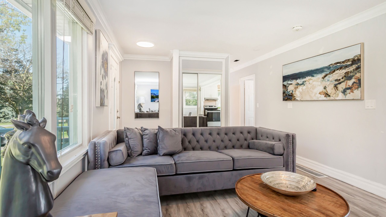 Photo of Livingroom in Halton Regional Municipality