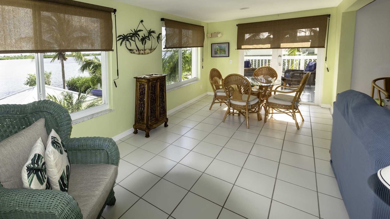 Photo of Livingroom in Breezeswept Beach Estates
