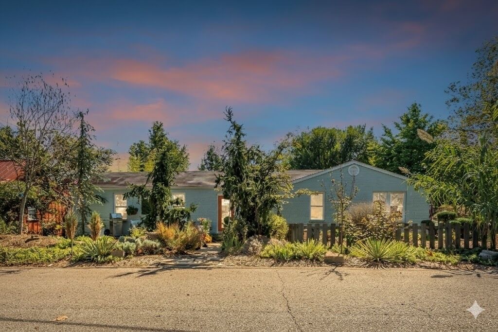 Photo of Outdoor in Shelby Hills