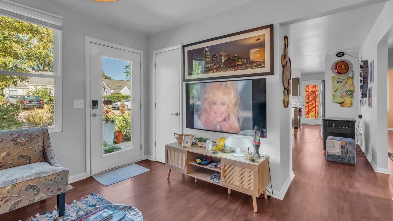 Photo of Livingroom in Shelby Hills