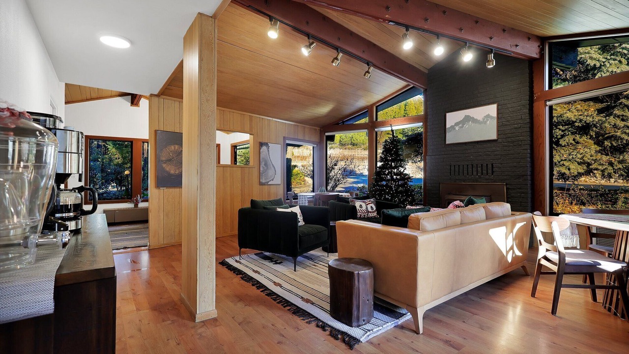 Photo of Others in Dunsmuir