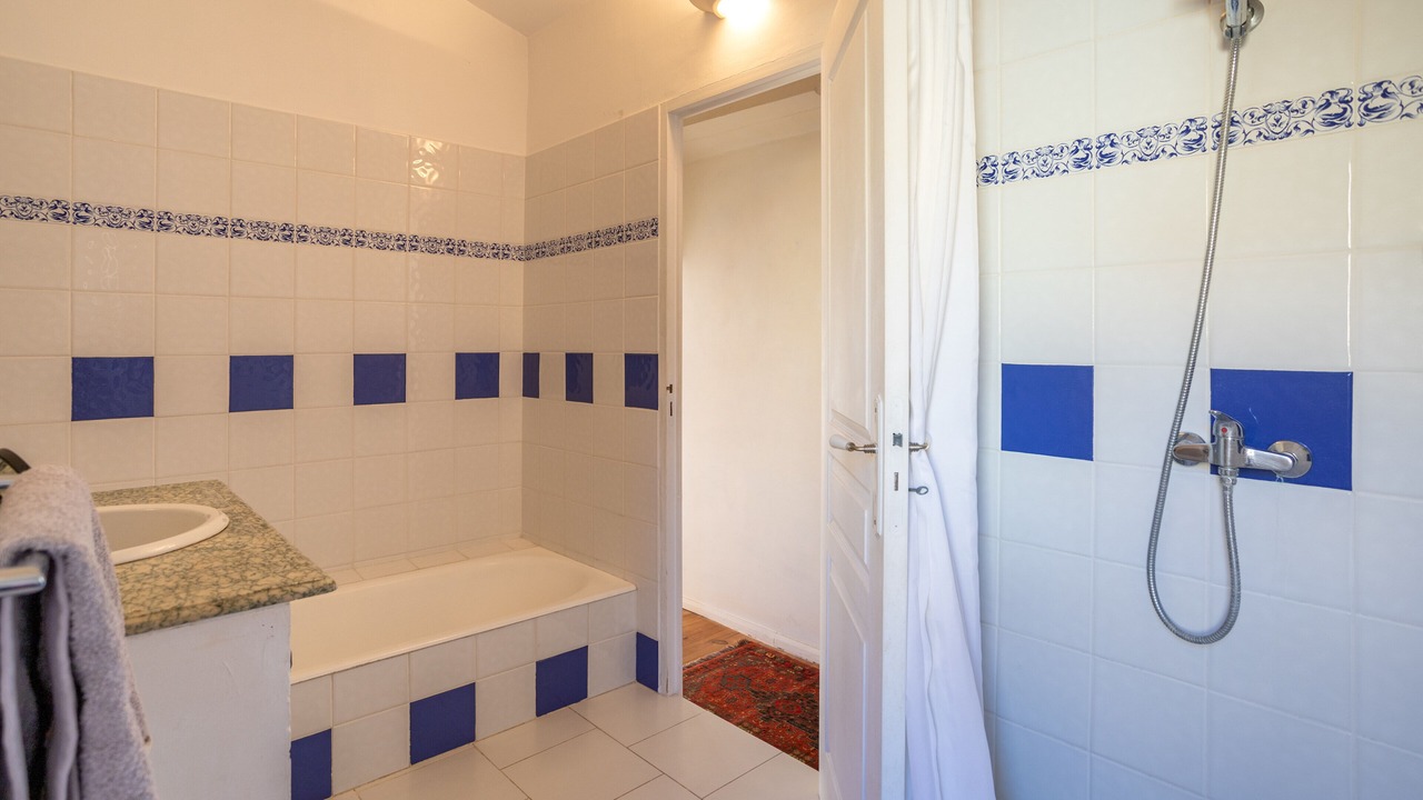 Photo of Bathroom in Montaren-et-Saint-Mediers