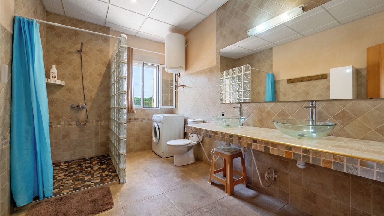 Photo of Bathroom in Camarles
