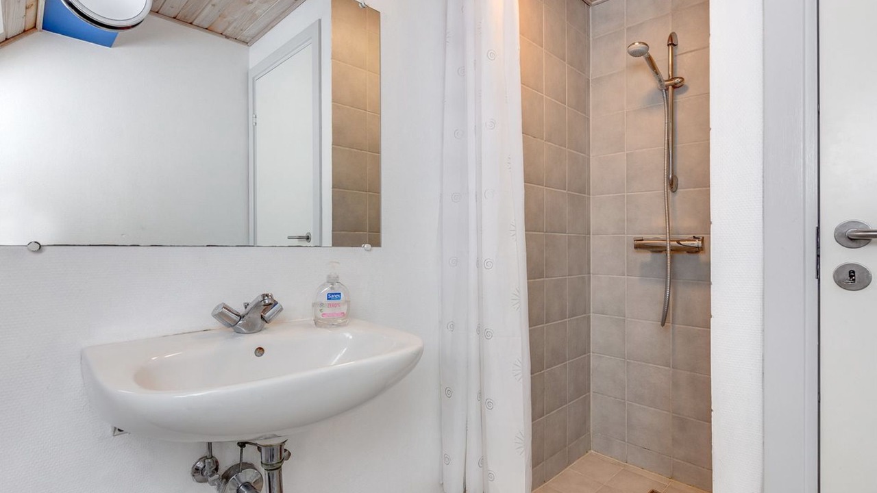 Photo of Bathroom in Henne