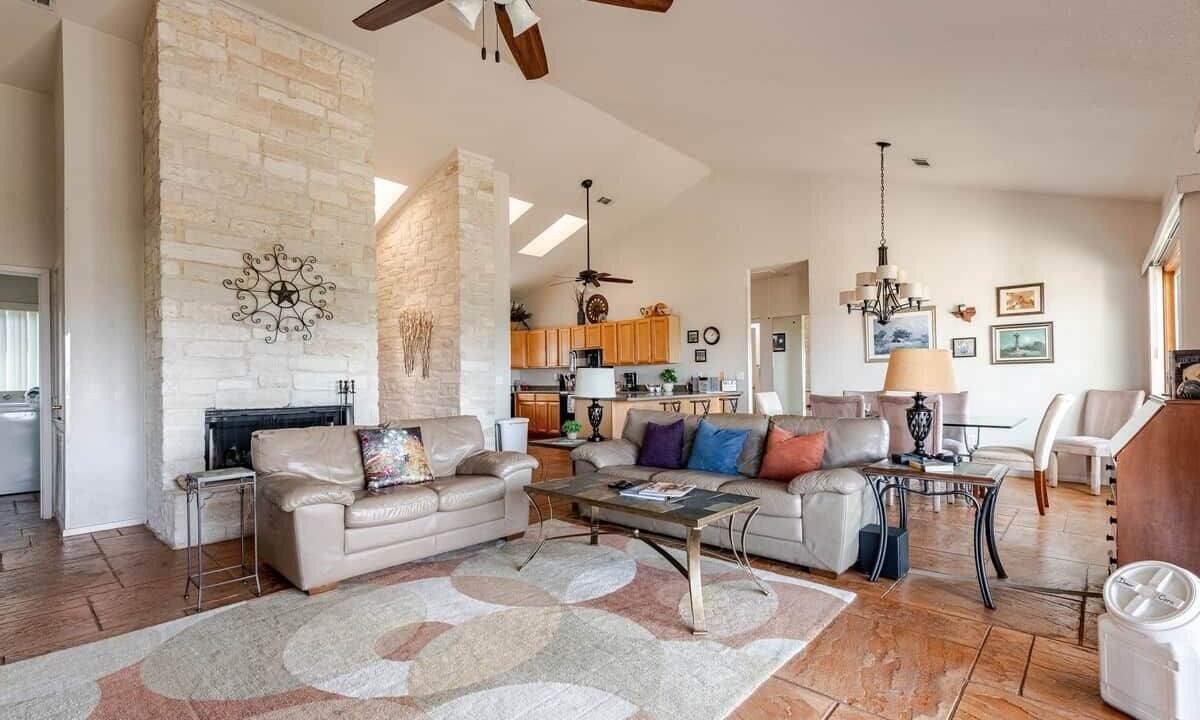 Photo of Livingroom in Briarcliff