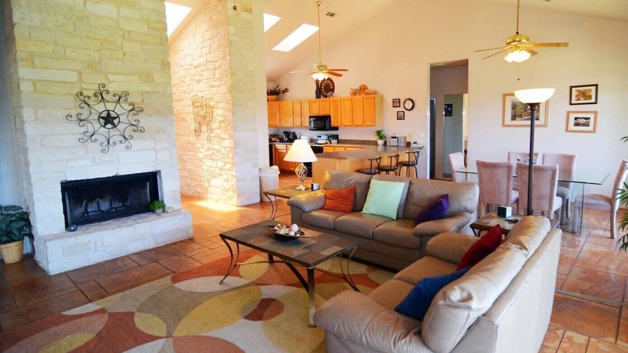 Photo of Livingroom in Briarcliff