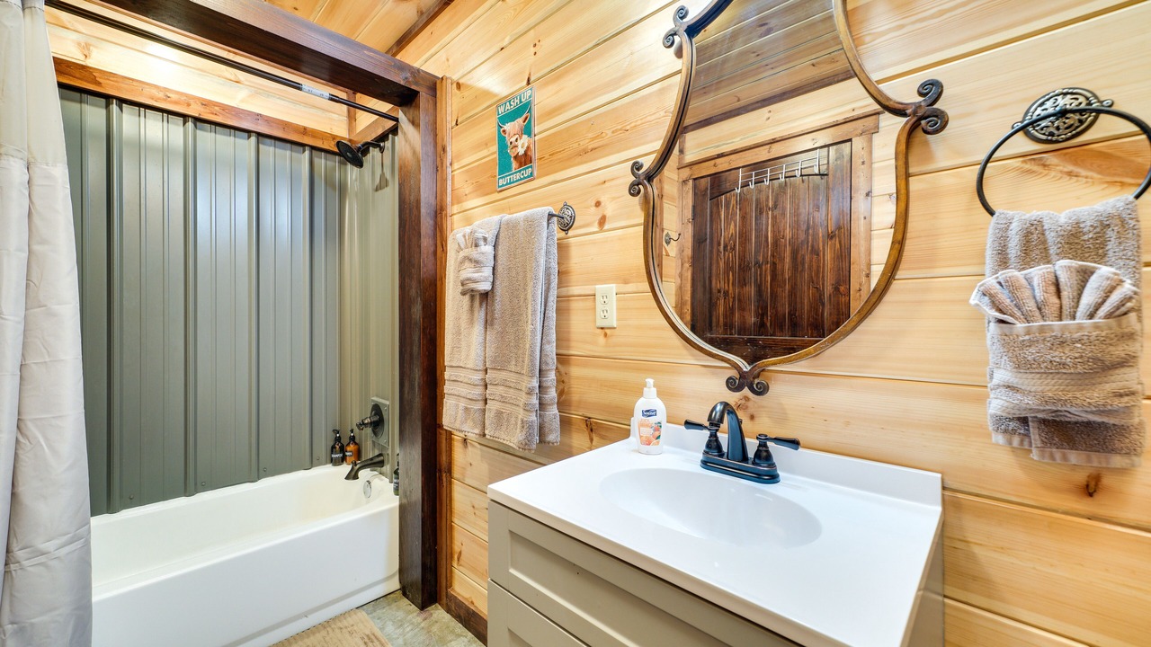 Photo of Bathroom in Golden