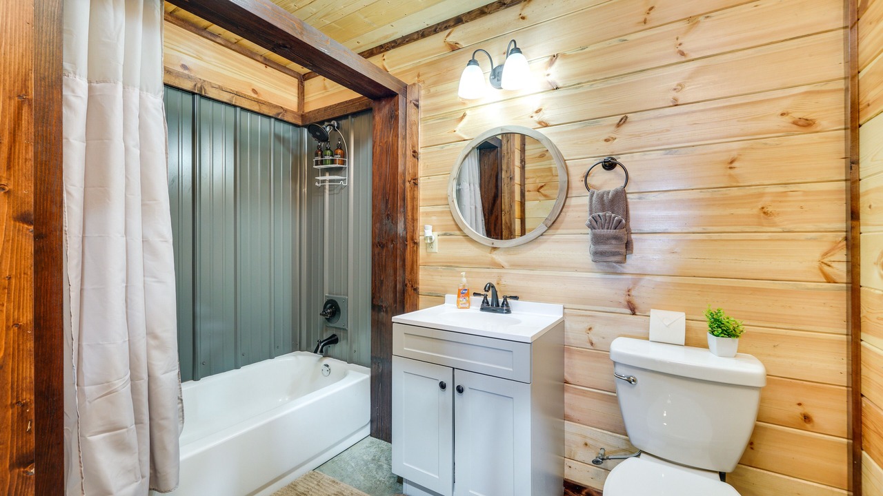 Photo of Bathroom in Golden