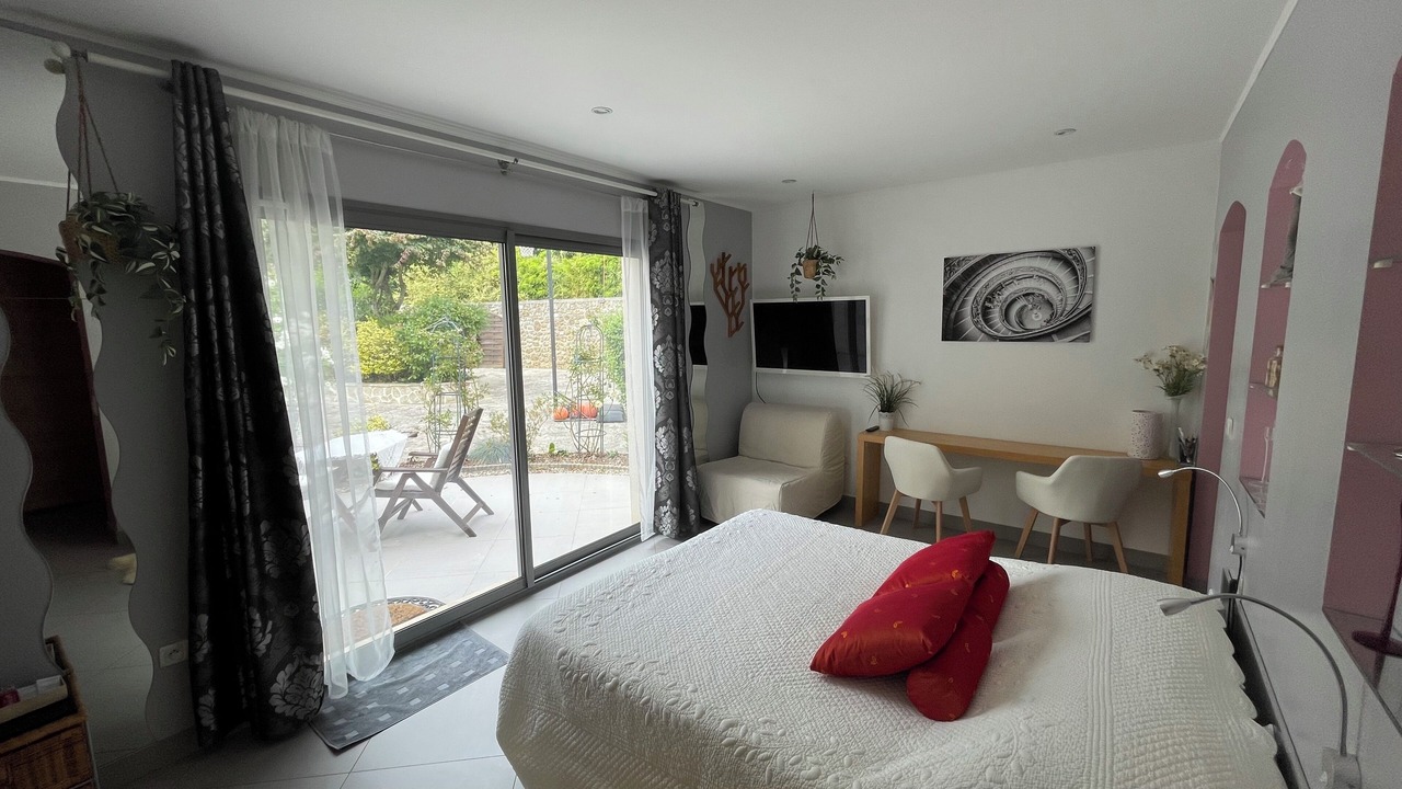 Photo of Bedroom in Magny-les-Hameaux
