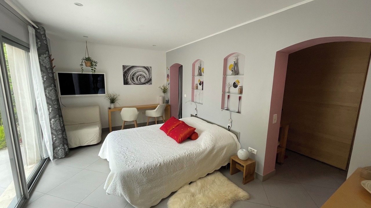Photo of Bedroom in Magny-les-Hameaux