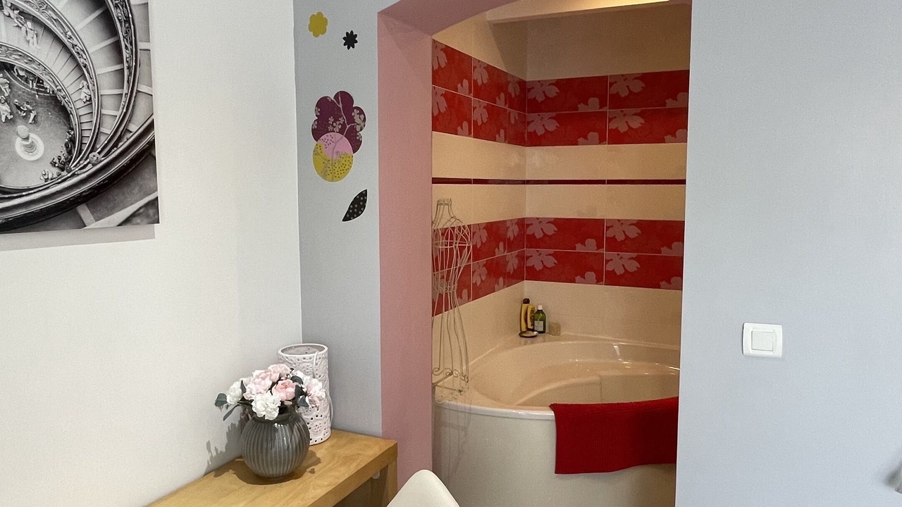 Photo of Bathroom in Magny-les-Hameaux