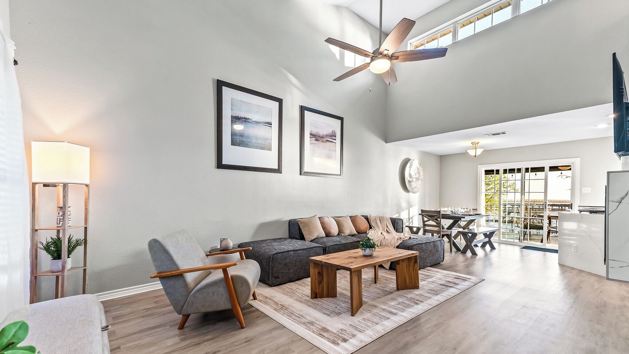 Photo of Livingroom in Gun Barrel City