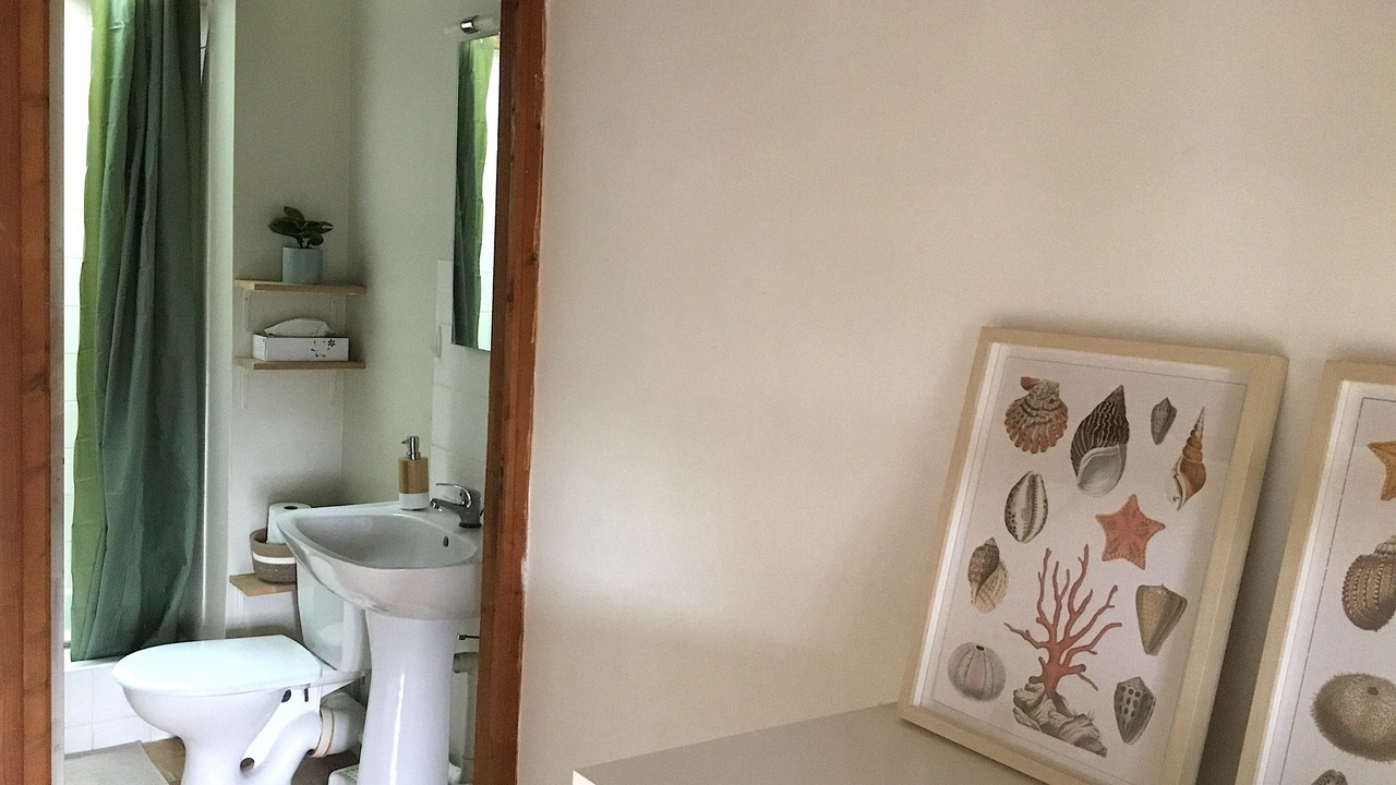 Photo of Bathroom in La Croix-en-Touraine